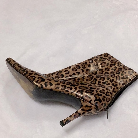 Stuart Weitzman. Size 7,5 Leather. Cheetah boots. - Picture 2 of 5